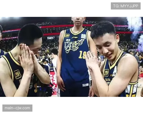 胡明轩徐杰后卫线组合，广东外线投射在团队进攻体系中的角色